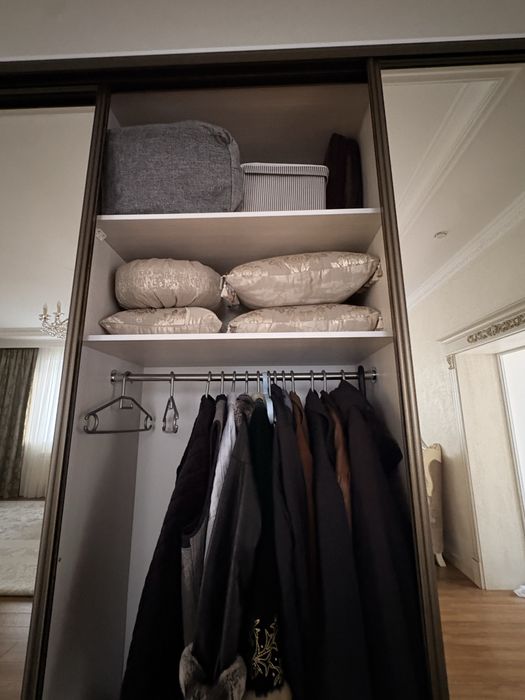 Продаётся хороший шкаф.