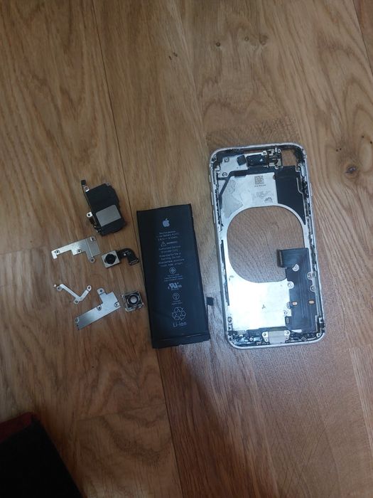 Продам Запчасти на айфон SE 2020