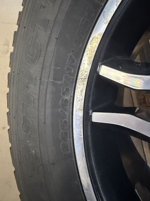 Продам диски R17 с зимней резиной MAXXIS