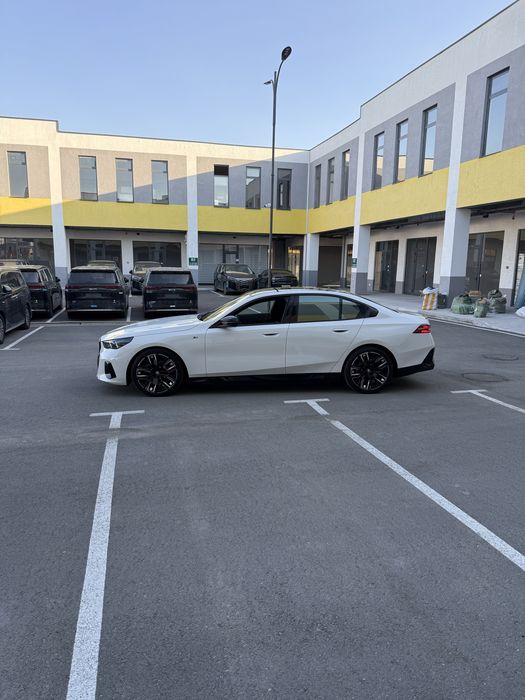 Bmw i5 M60 G60 kuzov 2024-yil eng fulli 3.8 sec 0-100km/h