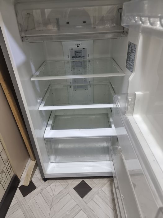 Срочно продаётся холодильник  LG инвектор!