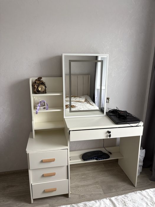 Продам Туалетный столик!