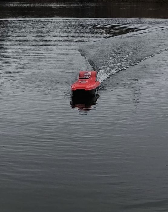 Състезателна лодка за захранка, bait boat brushless