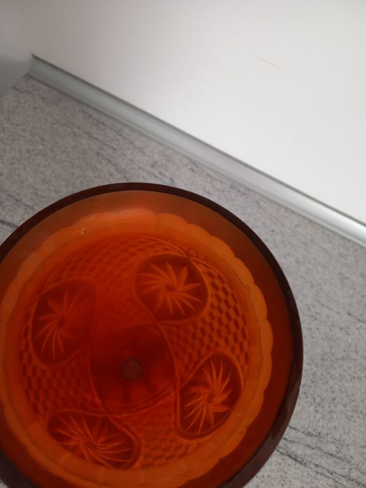 Vaza din rubin autentic. Inaltimea  40 cm. Noua
Inaltimea 40 cm
Deschidere 10 cm
Vaza este noua, fiind pastrata la cutie si nu a fost folosita nicioda