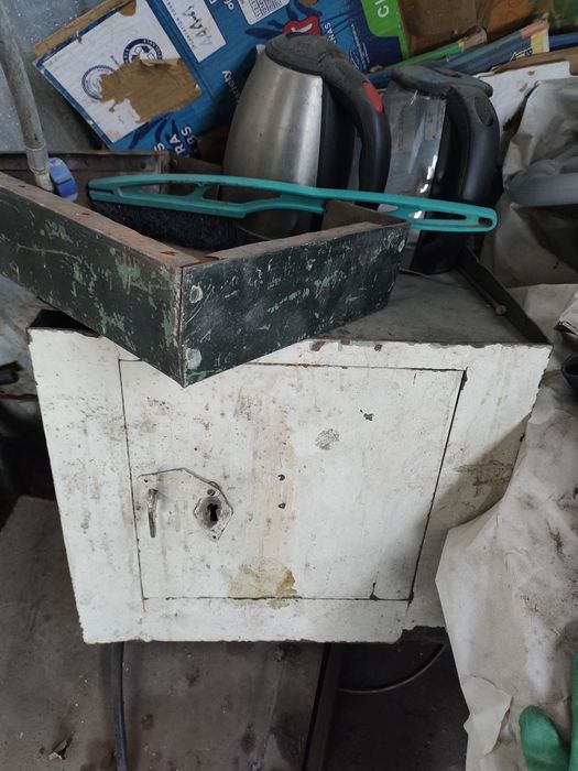 Продам железный сейф