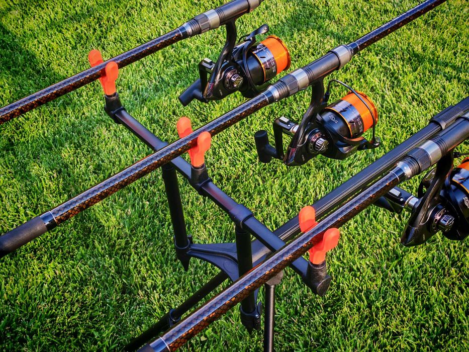 Шаранджийски Комплект с по 3бр. Въдици OSAKO Legend 3.60m/3.90m, 3.75lbs и 3бр. Макари OSAKO VC8000 + Шаранджийска стойка