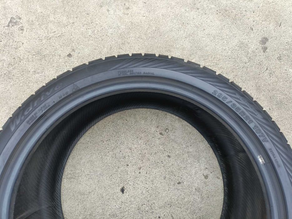 Doua anvelope iarna 295 35 21 yokohama W drive profil de 7 mm