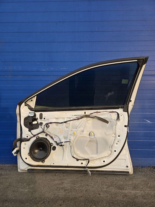 Дверь на Toyota Camry XV70-75