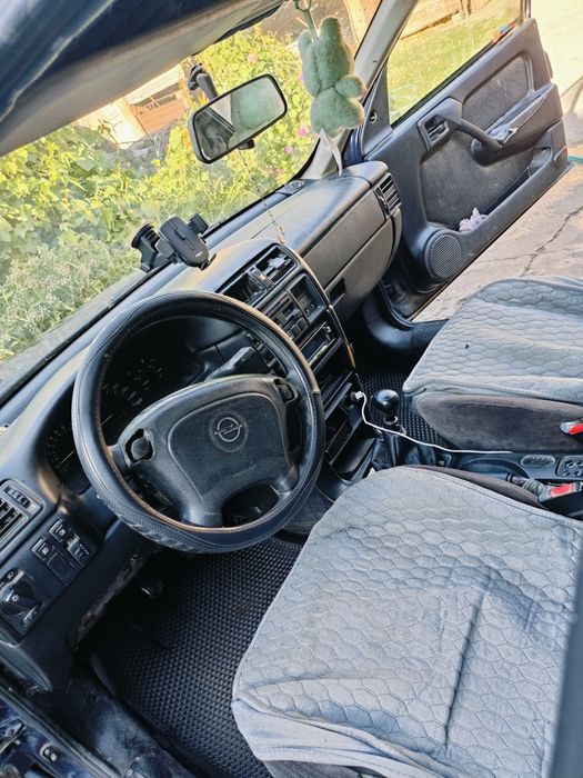 Opel vektra 1.8 .1994