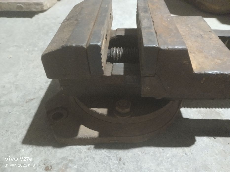 Продам тиски станочный