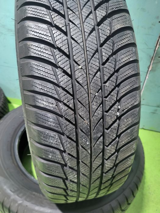 2 бр зимни 215/65/17 Bridgestone