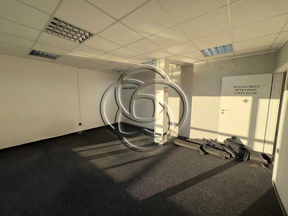 Дава се под наем Офис в София, Младост 3 - 305 кв.м за 1296.42 € - Снимка #1