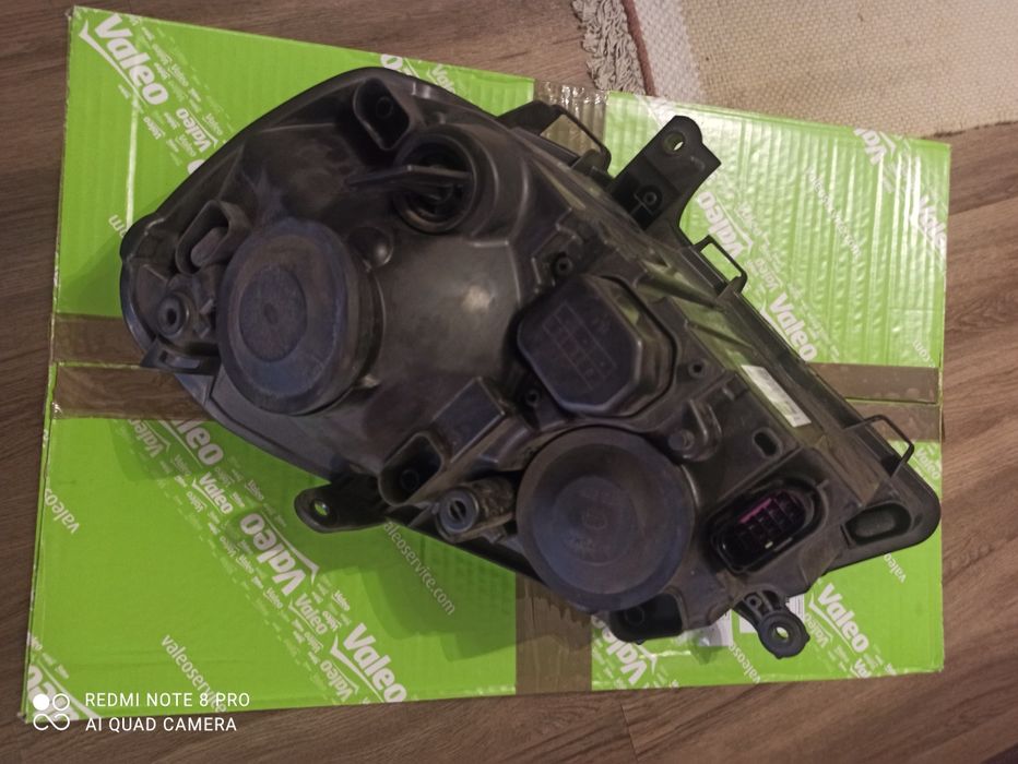 Продавам два фара ( ляв и десен ) Фолксваген Поло 9N3 2008 год