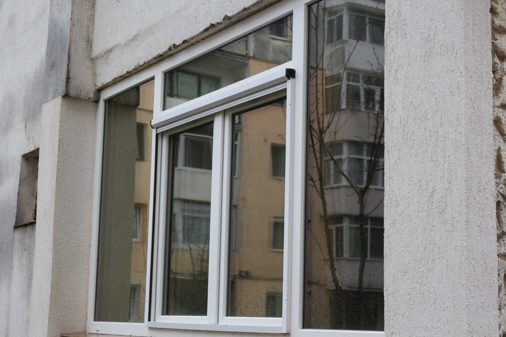 Persoană fizică, vând apartament cu 3 camere decomandat – Str. Gloriei, Roman la 10 min de Piața Smirodava
