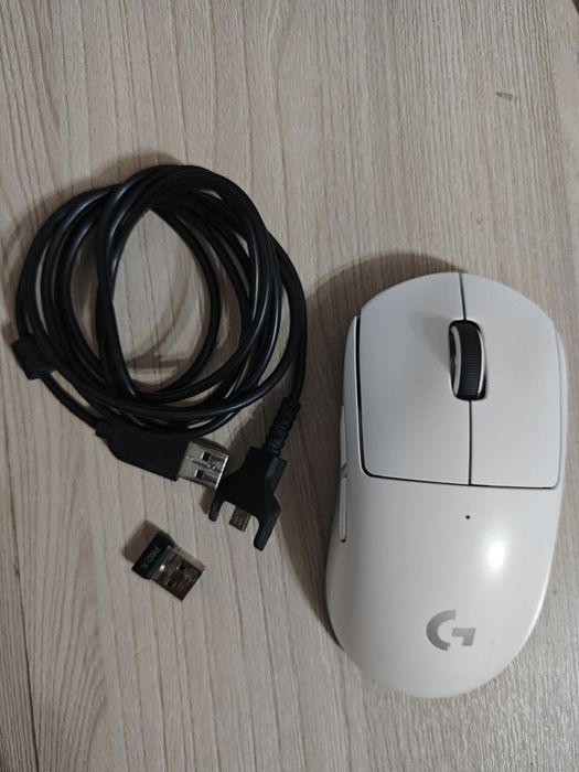 Logitech G Pro, Razer Blackshark V2 X.