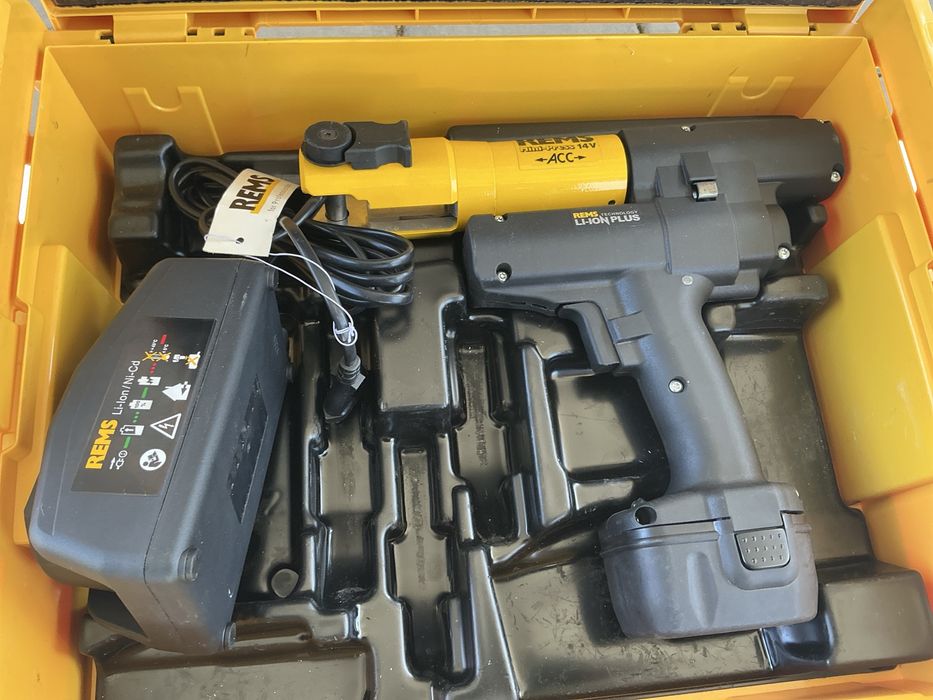 Vind  presa sertizare Rems Mini Press cu bacuri M15,,18,22,28 noua 0presari