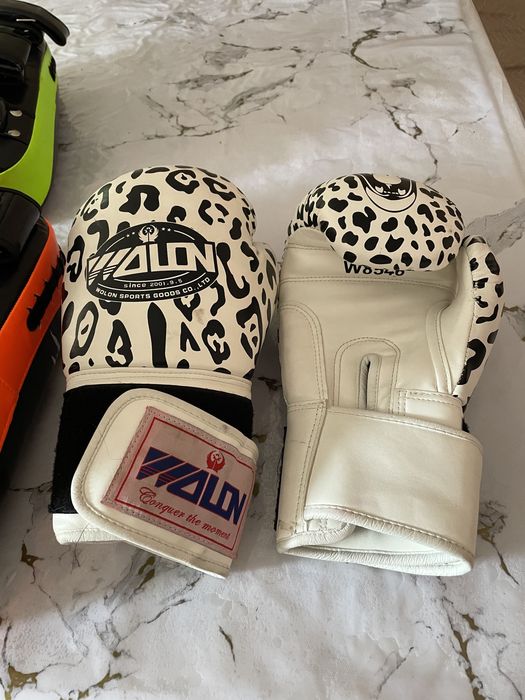 Боксерские перчатки,шлем,лапы
