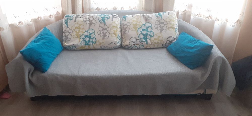 De vânzare, canapea semirotunda extensibila