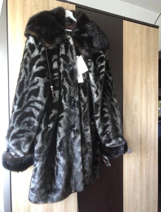 Haina blana, cu eticheta