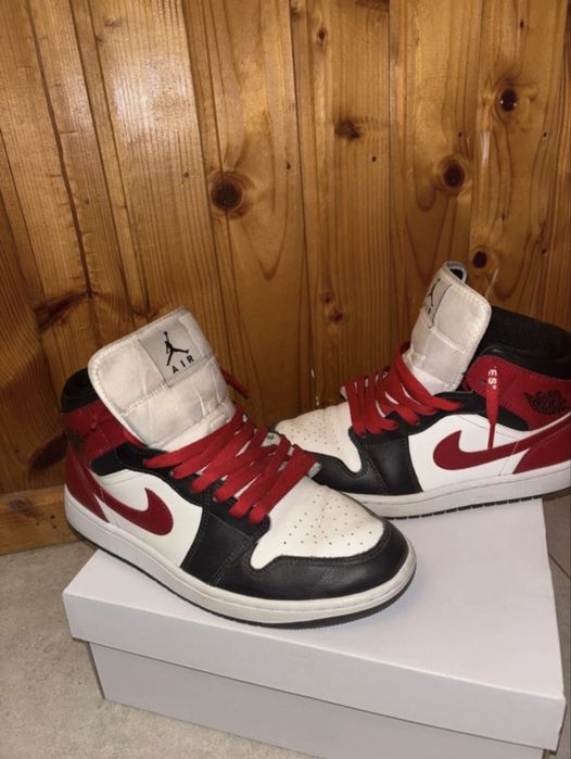 Jordan 1 Mid red and white