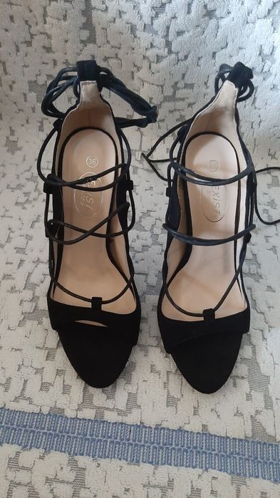 Sandale cu toc marimea 36  int 24 cm.inaltime toc cu talpa  12 cm