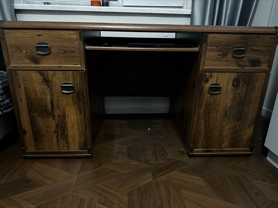Продаю письменный стол