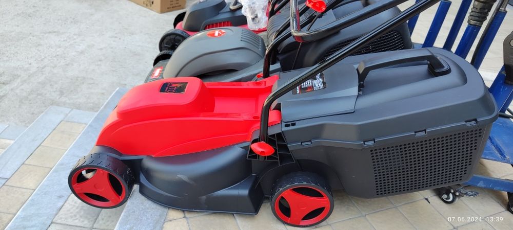 Электрическая газонокосилка