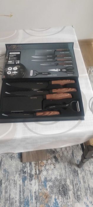 Продавам комплект ножове