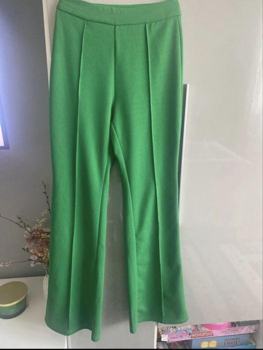 Vand pantaloni cu crac larg S