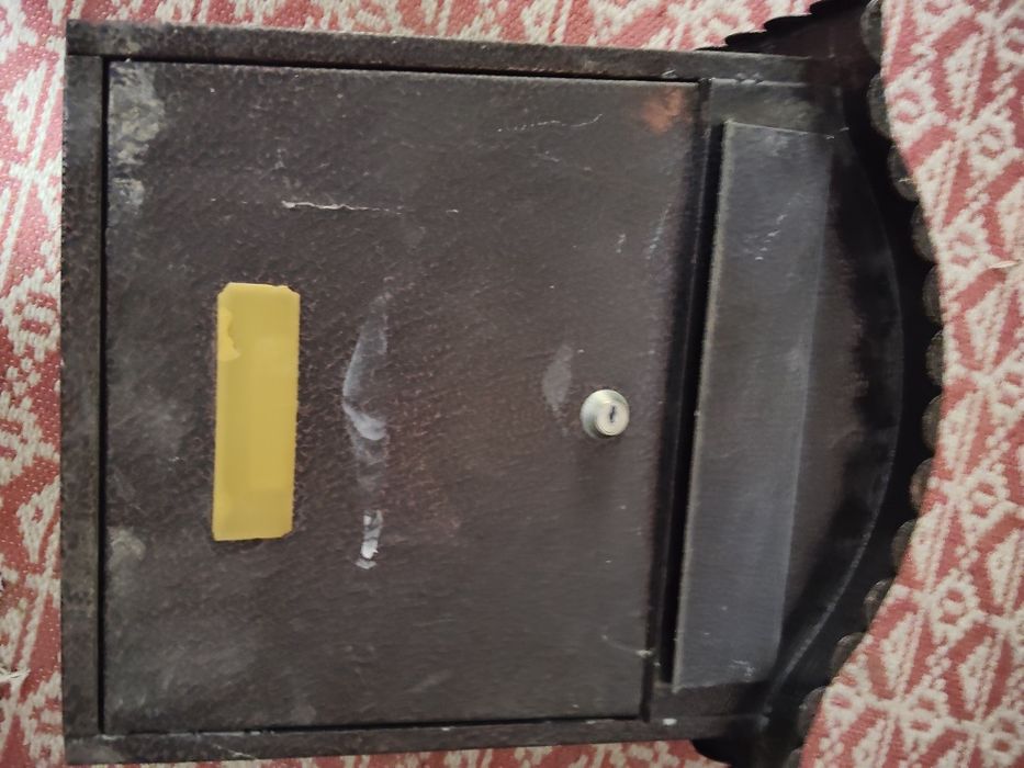 Vând cutie poștală