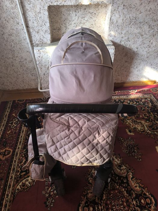 Kolyaska sotiladi srochna