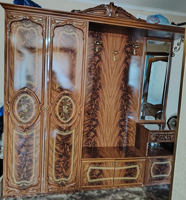 Продаётся прихожая