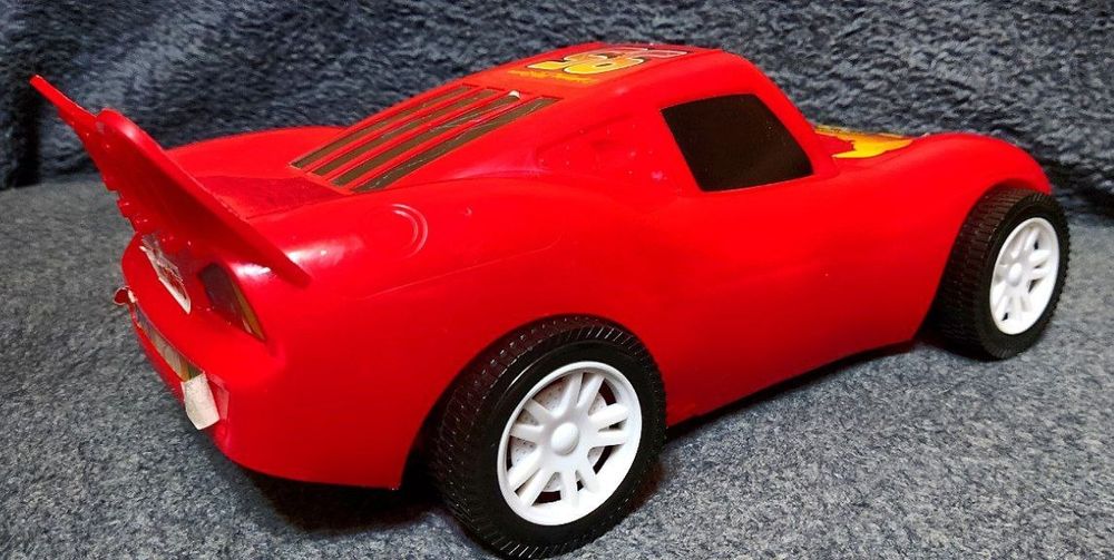 Продаю мышечную машинку Тачки