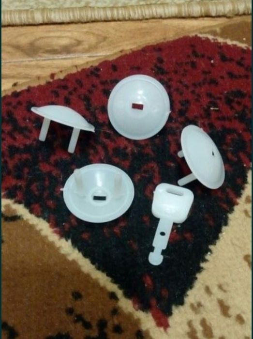 Заглушки для розеток пластиковые. Новые