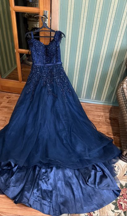 Продам платье, верх идет корсет