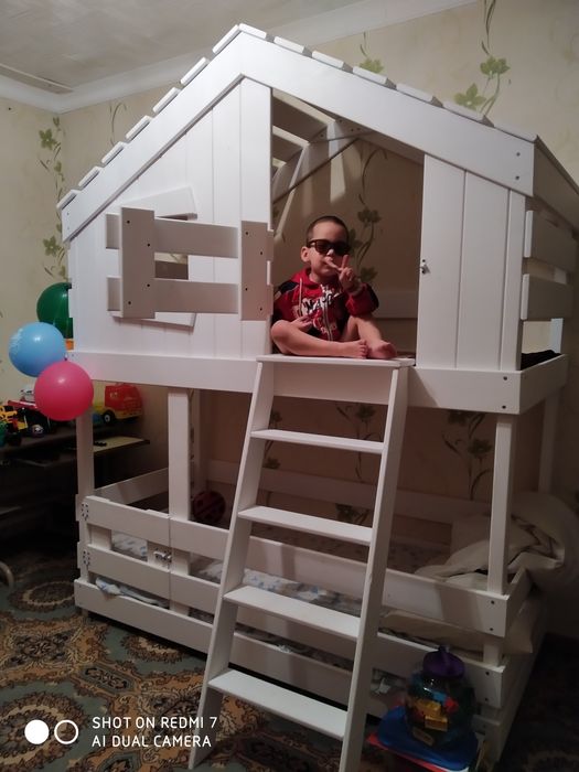 Продам 2-х ярусную кровать.