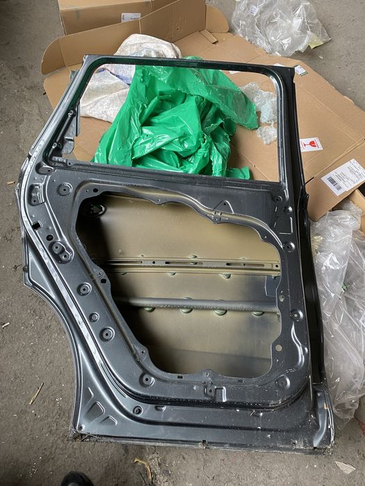 Задна лява врата Хюндай Санта фе 2019, 2020, 2021, 2022, 2023 г.