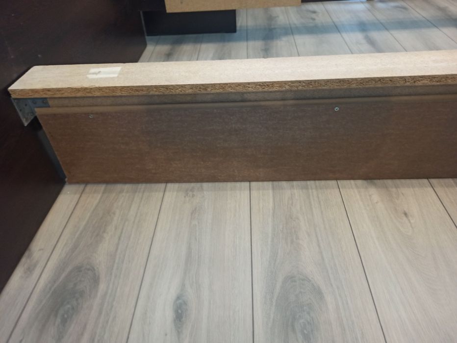 Спалня с подматрачни рамки и запазен двулицев матрак 160/200