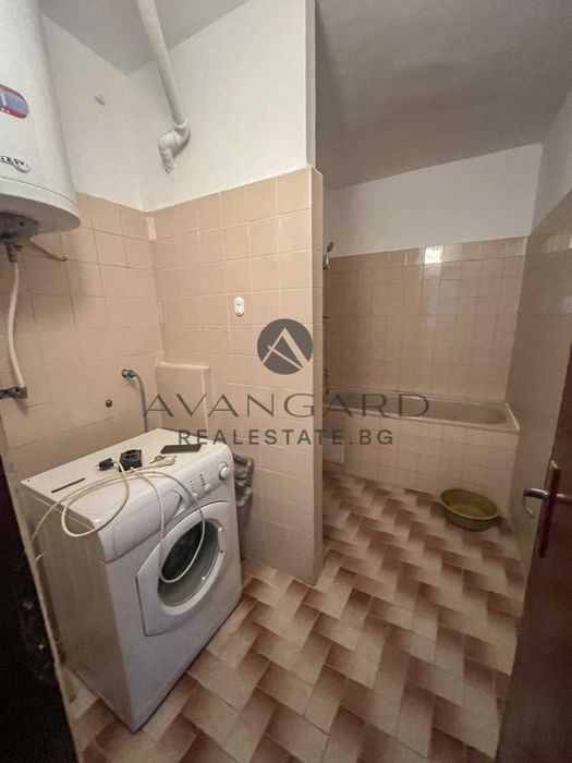 оф.23812 Тристаен обзаведен до ц.Света Петка