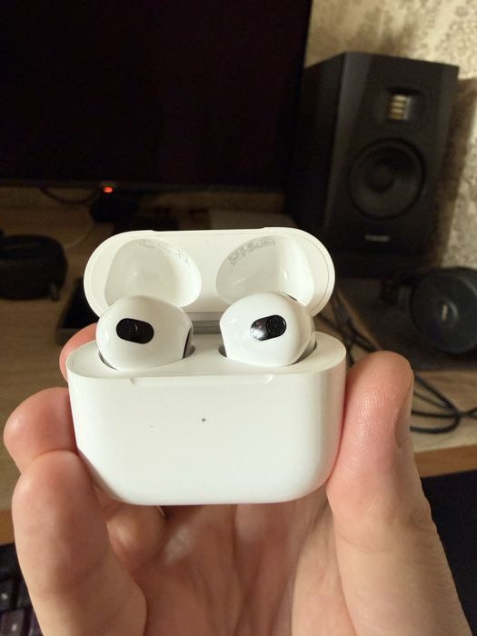 Продам apple Airpods 3