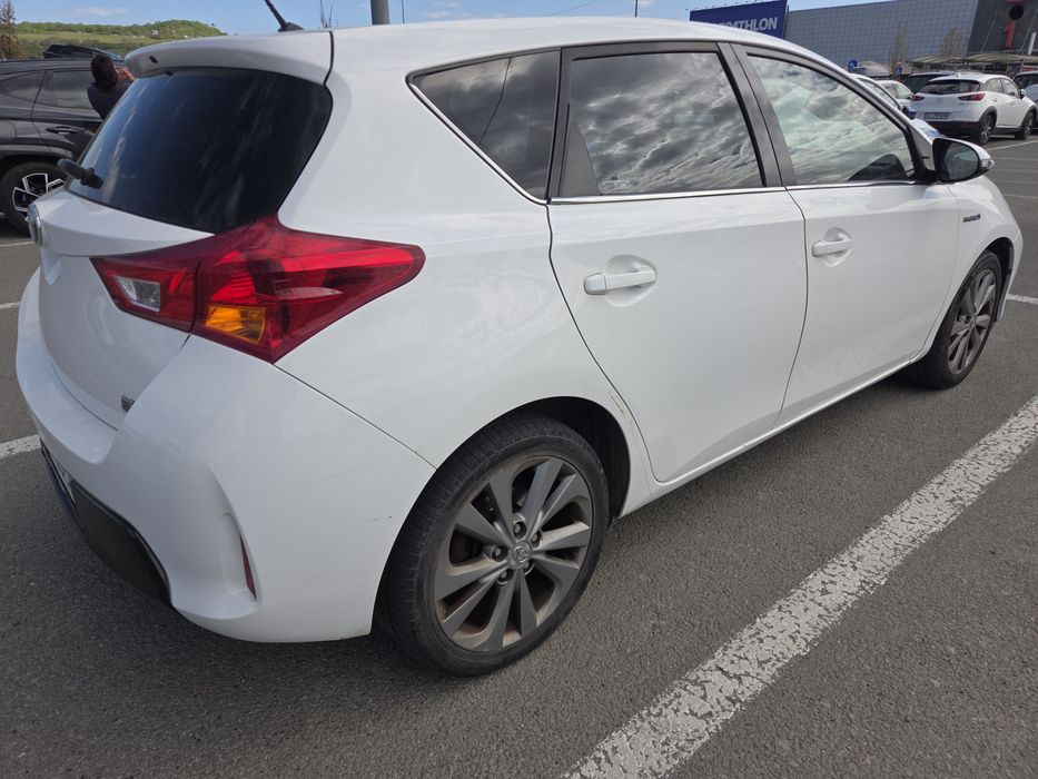 Toyota auris hybrid 2013 de vinzare