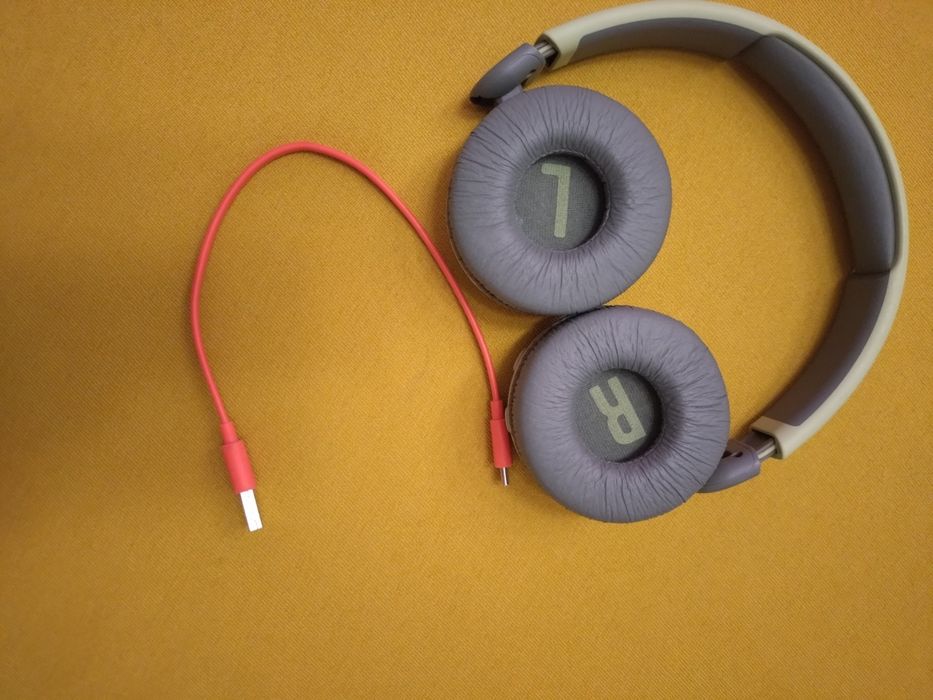JBL Bluetooth headphones