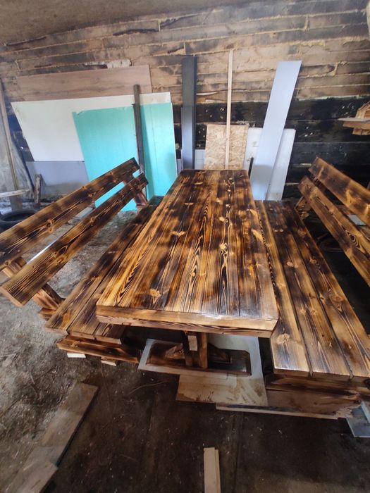 Продам комплект: стол и скамейки