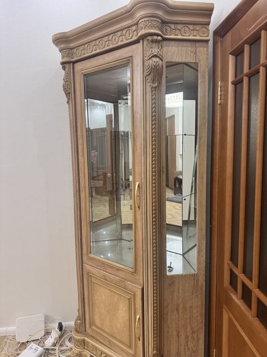 Продам Шкаф и стулья
