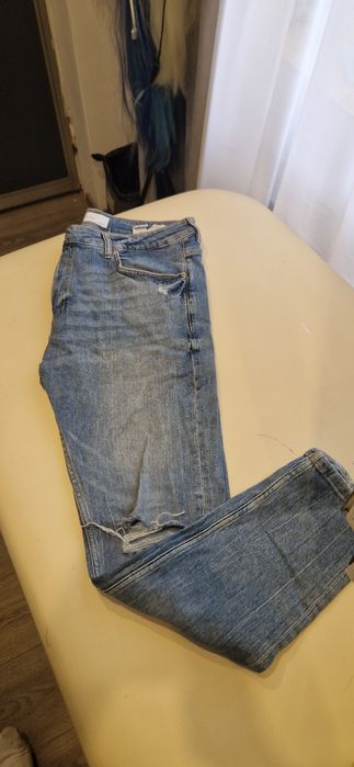 Vând blugi Bershka EUR 44