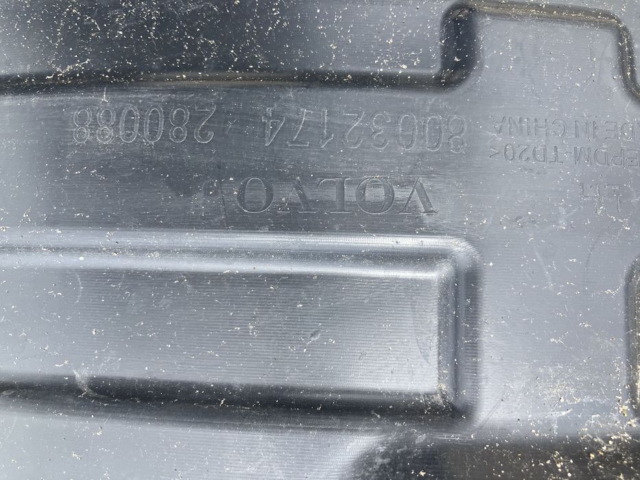 Преден ляв и десен подкалник за Volvo EX30 Волво ЕХ30  2023г-