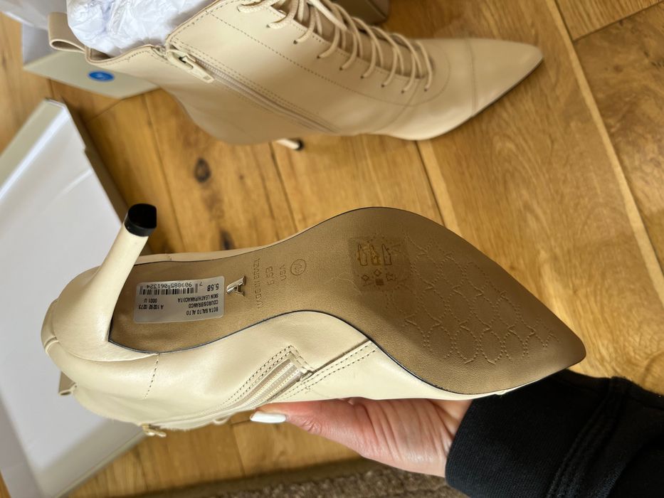 Бежави боти Arezzo