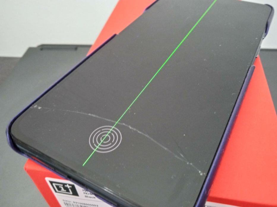 Телефон OnePlus 1+