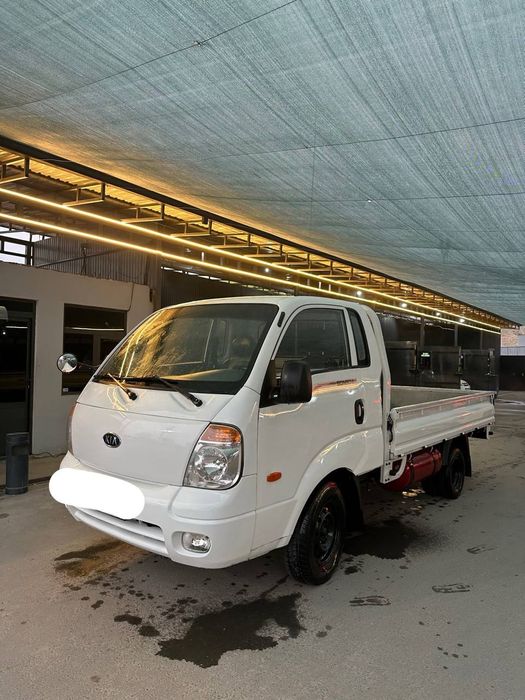 Kia bongo сотилади