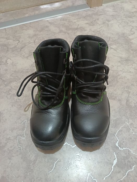 Продается мужской сапоги
